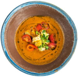 Іспанський томатний суп із часниковими хрустами